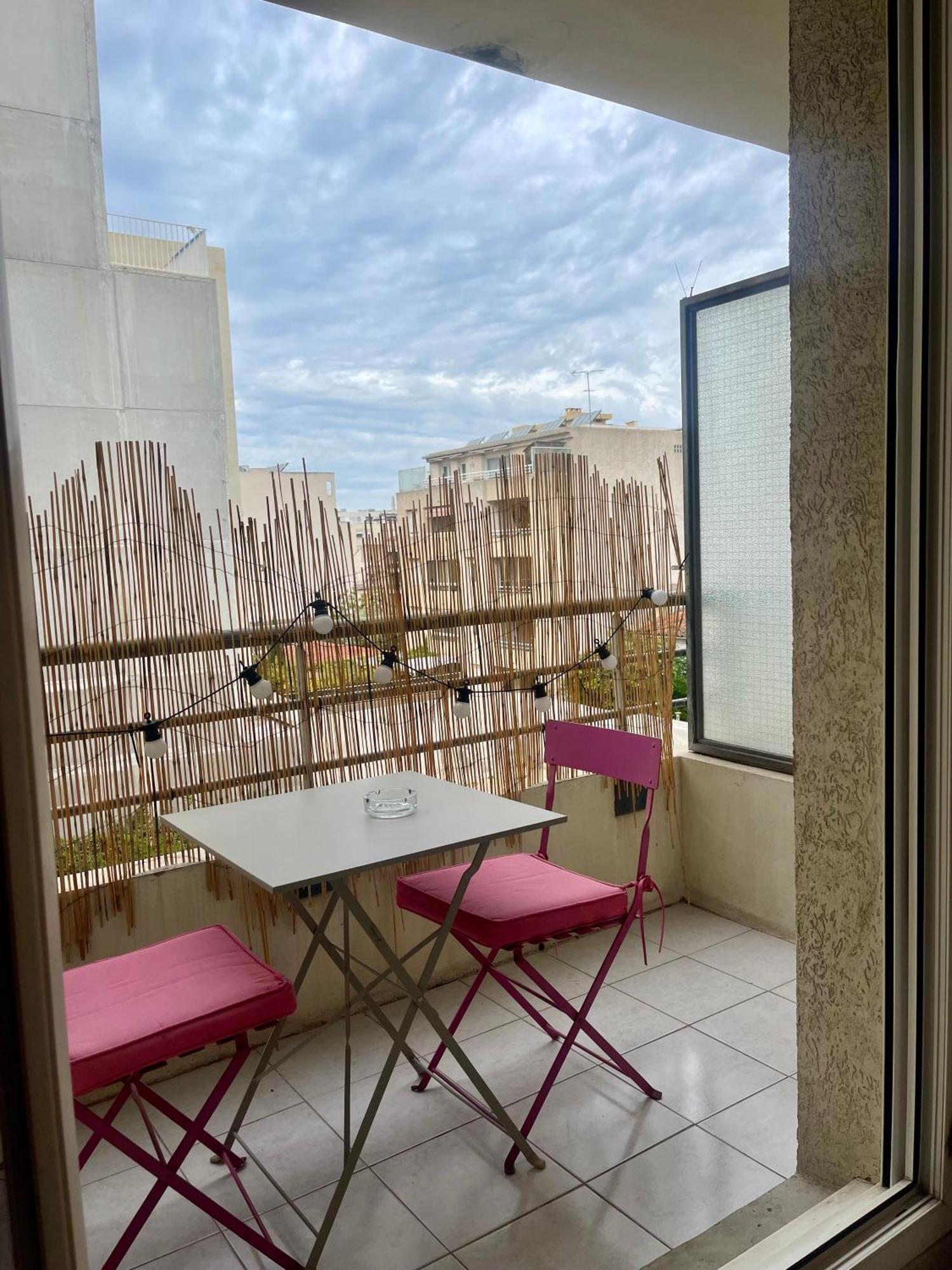 Studio Avec Place De Parking A La Timone Marseille Bagian luar foto
